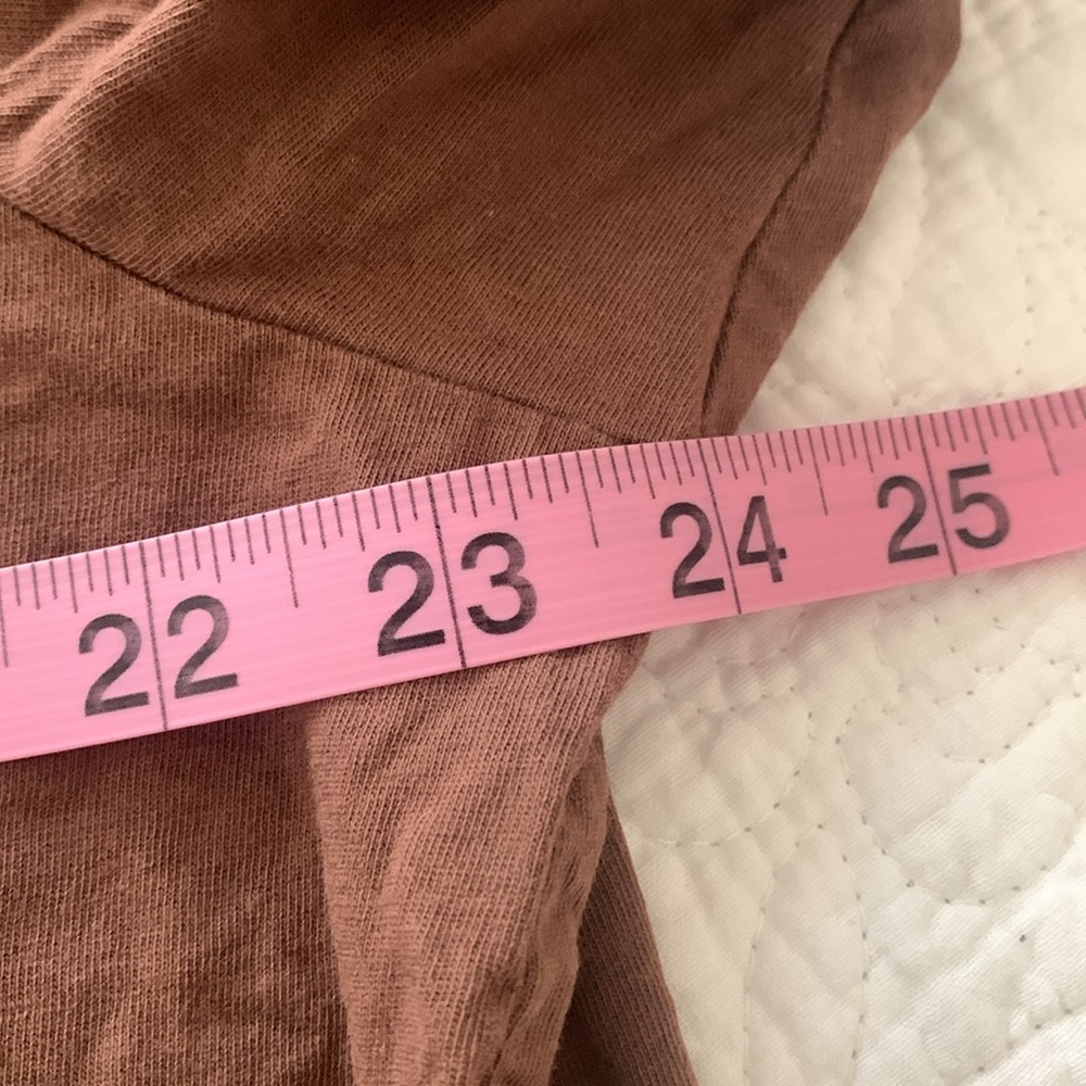 Tee 🤎 - Picture 3 of 4